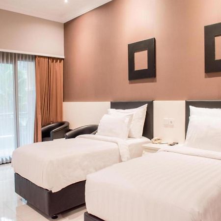 Luminor Hotel Jember By Wh Exterior photo