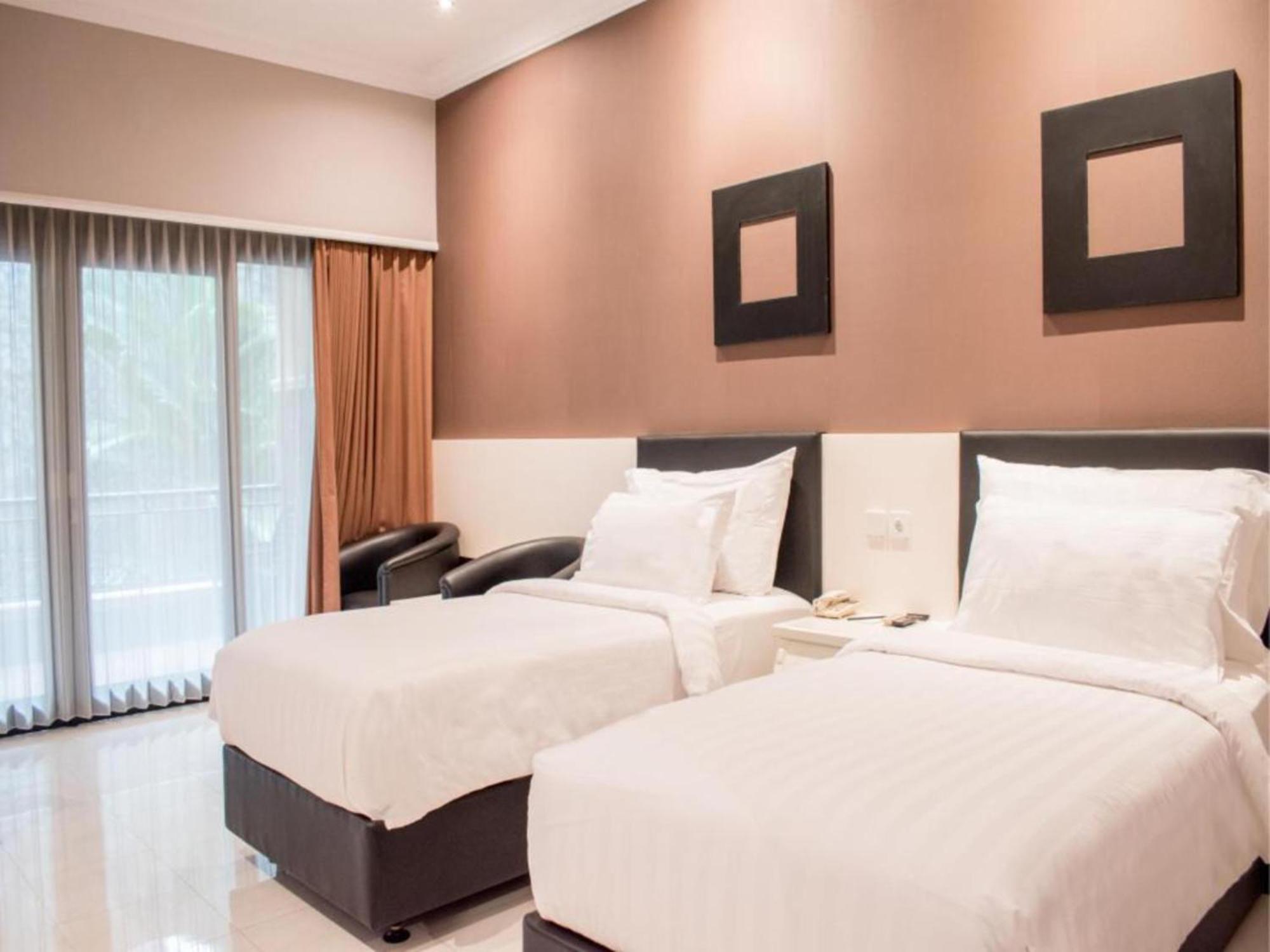 Luminor Hotel Jember By Wh Exterior photo